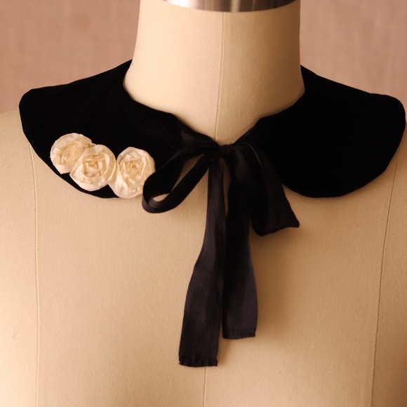 Black velvet collar with hand embroidered details. kids 5--10 y.o. New - Picture 1 of 3